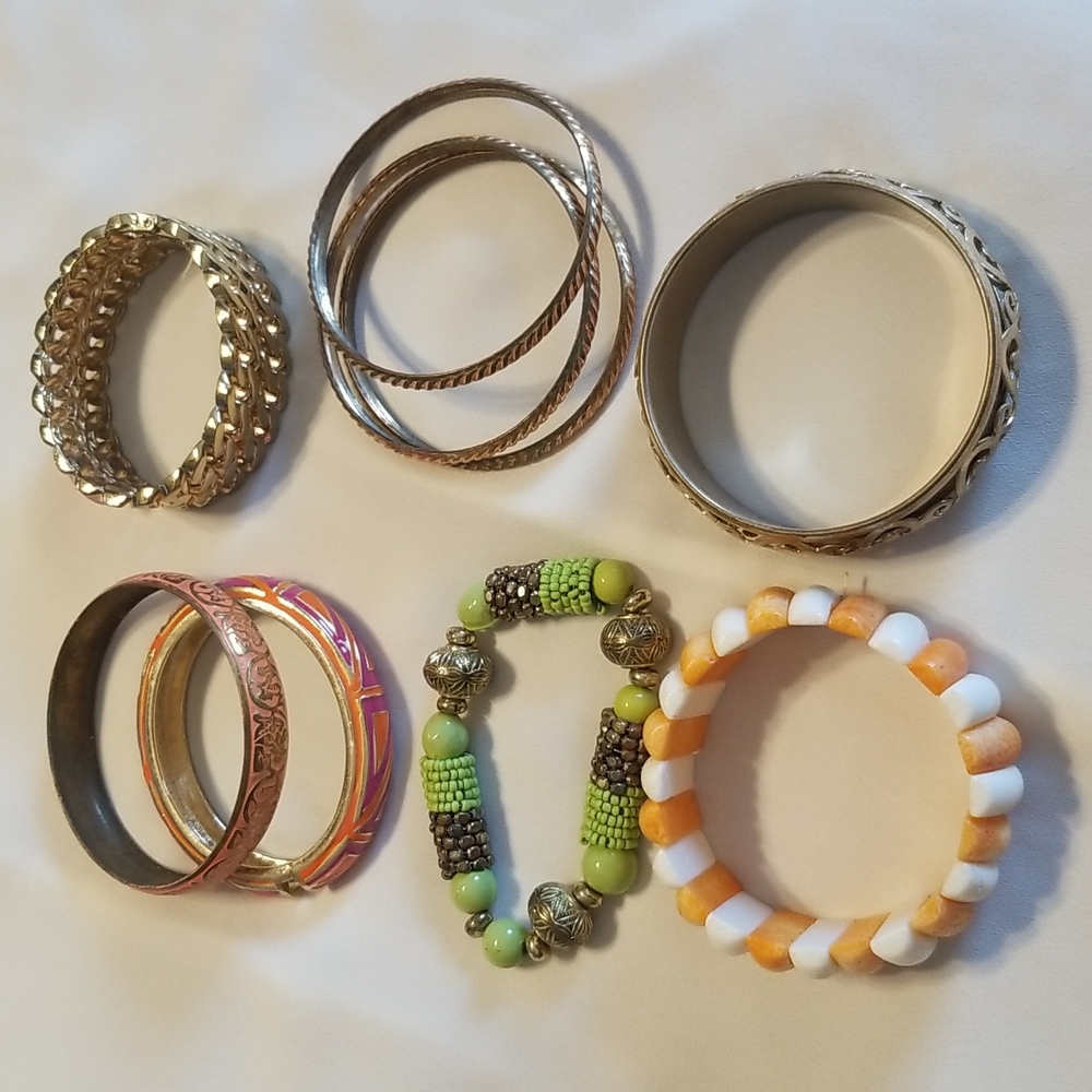 9 ladies bracelets costume jewelry, bangles, 2 stretch 1 white&orange shell B1